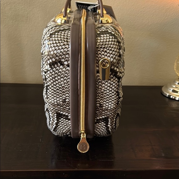 The Jet Setter Elegant Snakeskin Pattern travel cosmetic clutch - Picture 4 of 12